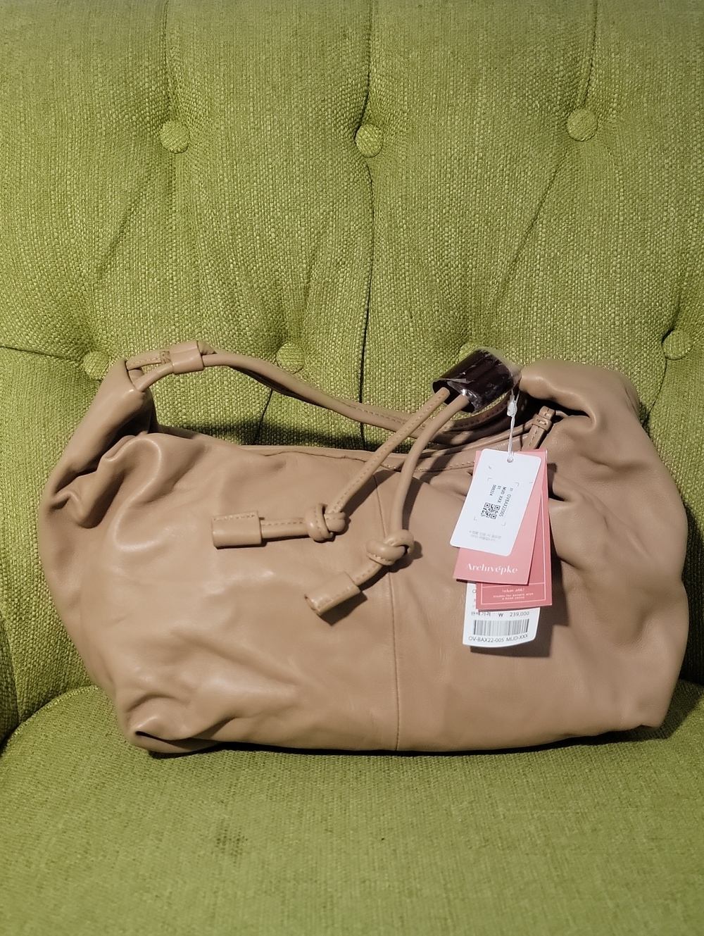 Archivépke Women’s Ridge Soft Drawstring Shoulder Bag in Nude